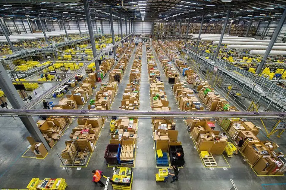 Un  magazzino Amazon