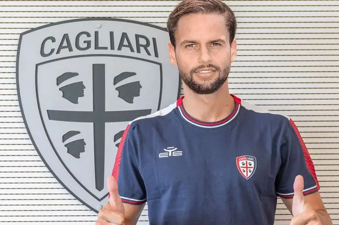 Pantelis Hatzidiakos, 26 anni, è ufficialmente un nuovo giocatore del Cagliari (foto Cagliari Calcio)