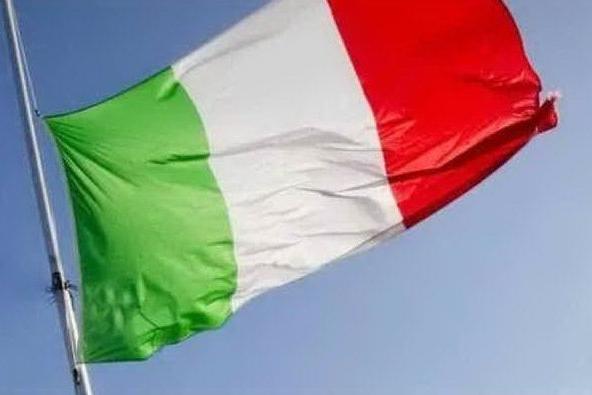 Martedì 31 bandiere a mezz'asta nei Comuni italiani. Alle 12 un minuto di silenzio per le vittime