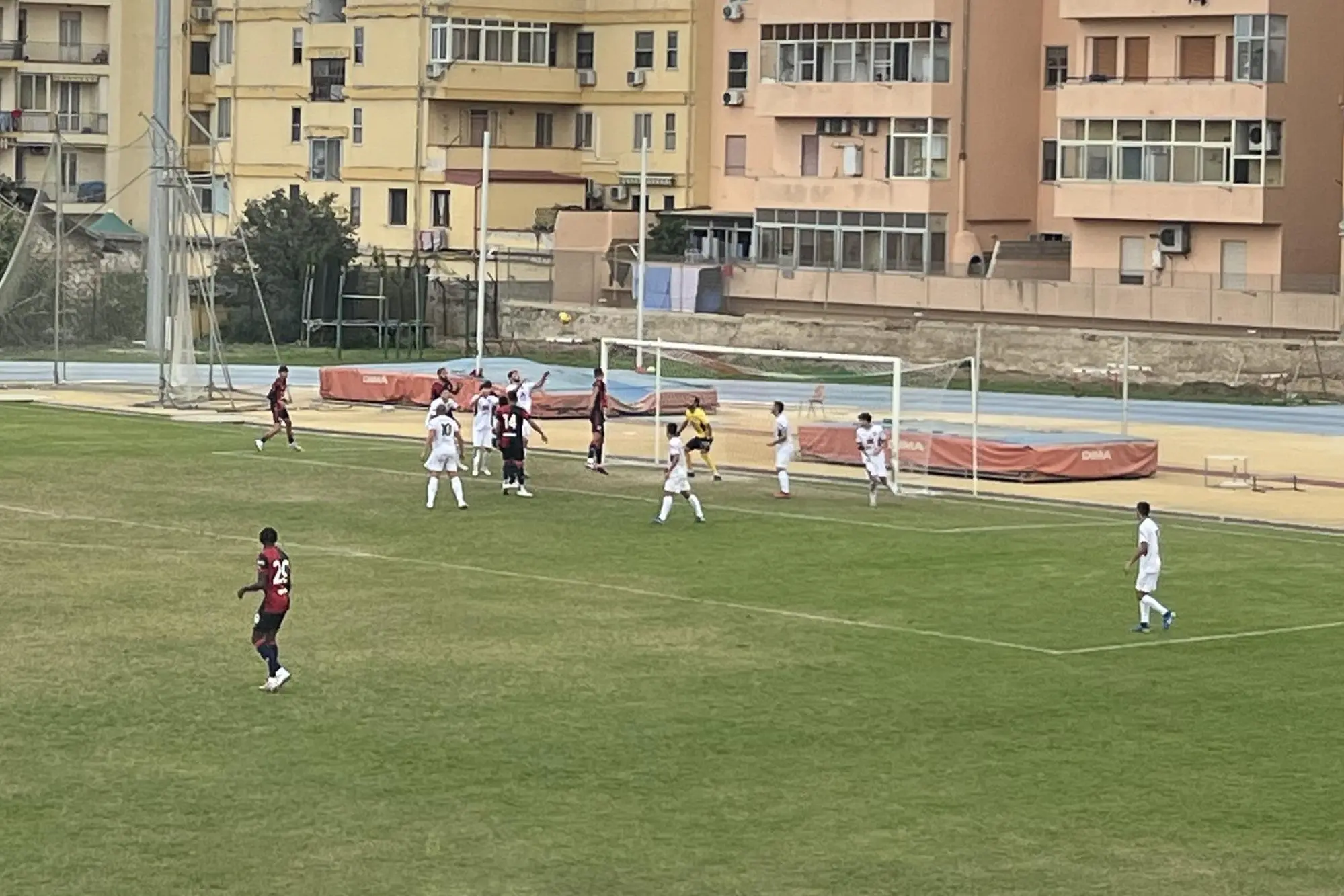 Un'azione del Cagliari nell'amichevole col Cus (foto Gaggini)