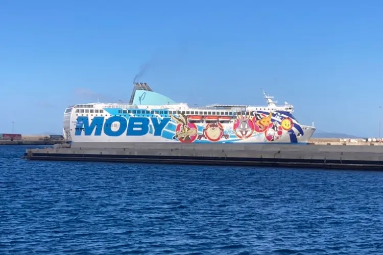 Moby Aki a Porto Torres (foto Pala)