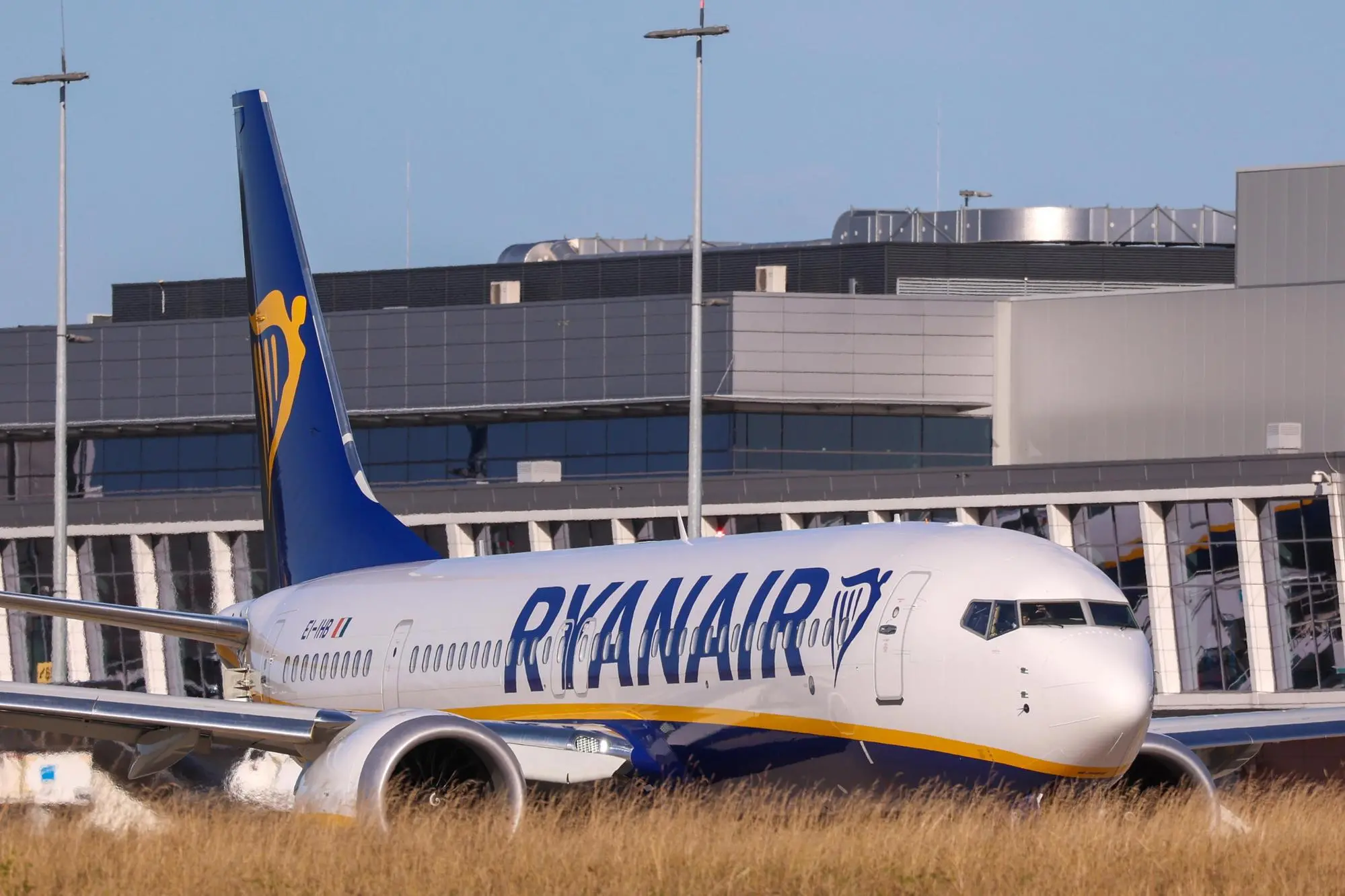 Un aereo Ryanair (foto Ansa)