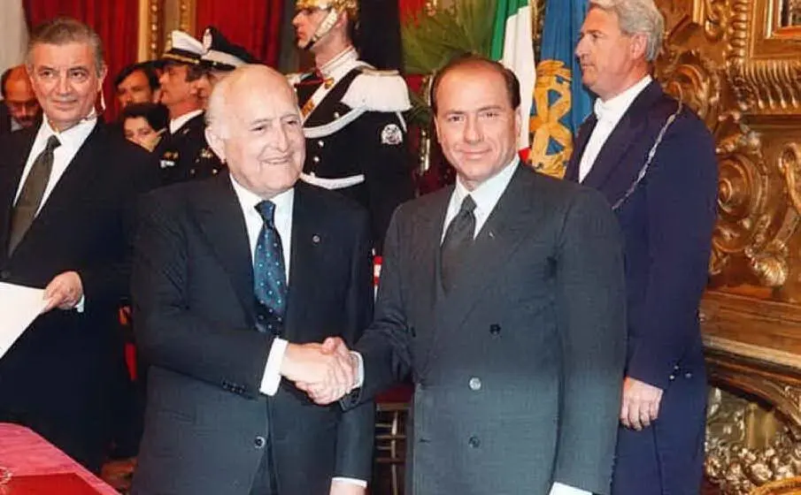 Insieme a Silvio Berlusconi (archivio L'Unione Sarda)