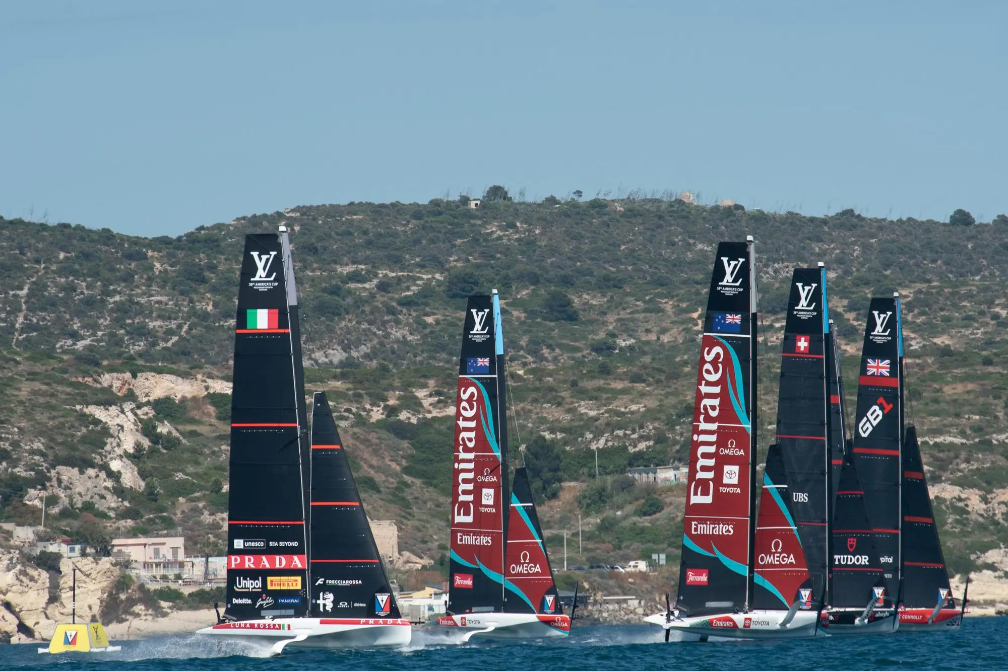 Le barche nel Golfo di cagliari (Ansa)