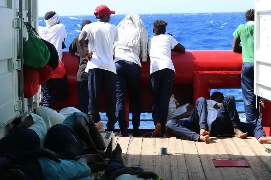 Migranti nella Ocean Wiking (Ansa)