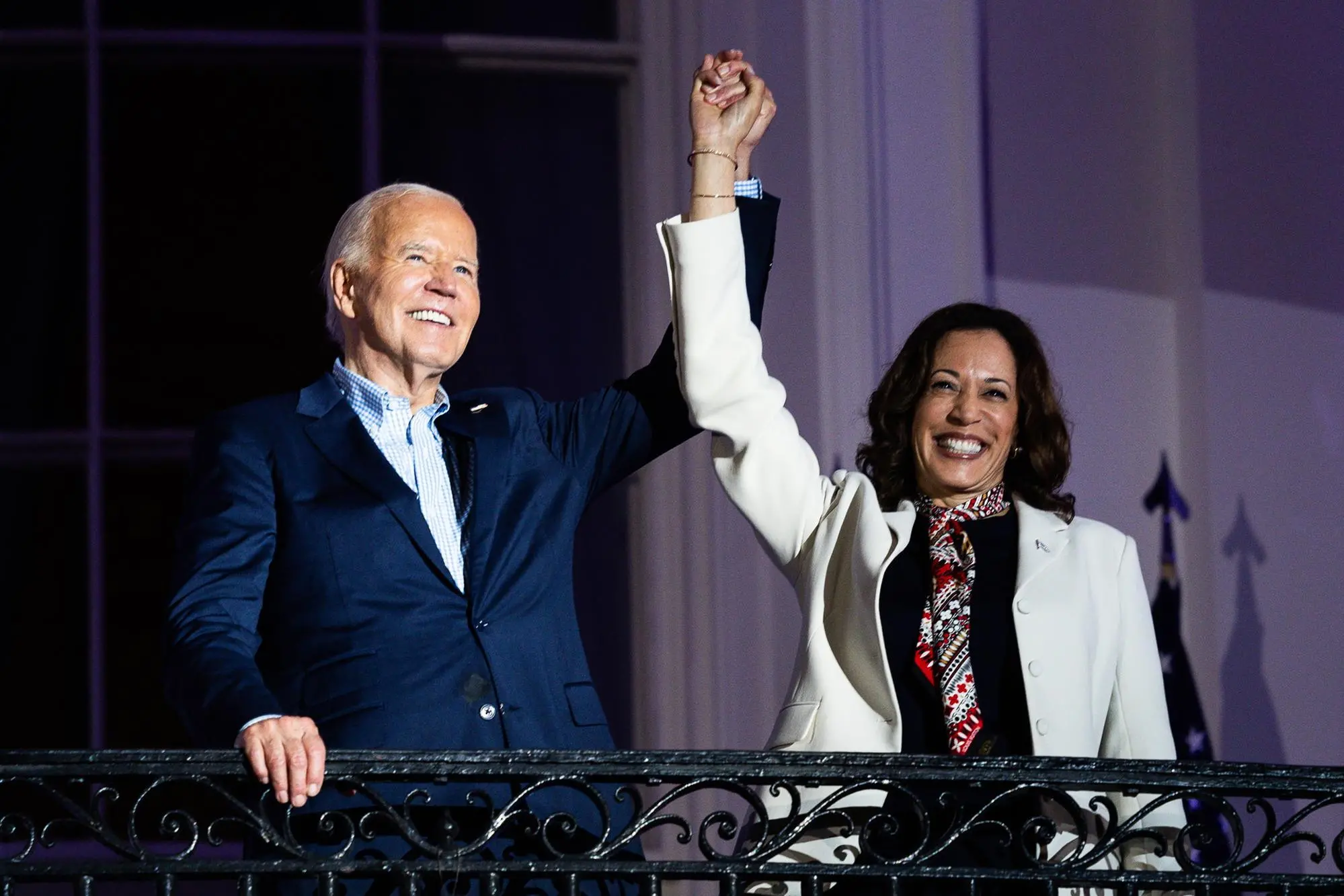 Joe Biden con Kamala Harris alla Casa Bianca (foto Ansa/Epa)