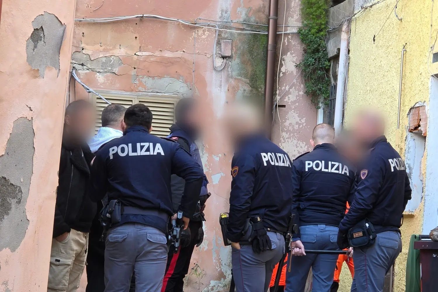 Sassari, recente intervento di polizia di Stato e carabinieri in centro storico (foto Floris)