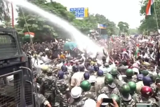 India, protestano gli studenti del Jharkhand, tra idranti e manganelli