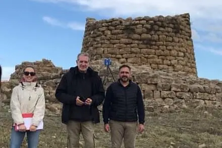 Da sinistra: Eleonora Scarpinaro, Roberto Gabrielli (ricercatori Cnr) e il sindaco Garau (foto Sirigu)