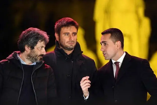 Da sinistra: Fico, Di Battista e Di Maio (Ansa)