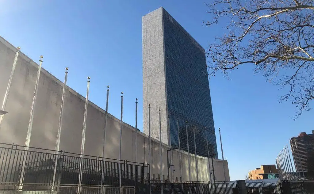 L'esterno del palazzo di vetro, sede delle Nazioni Unite