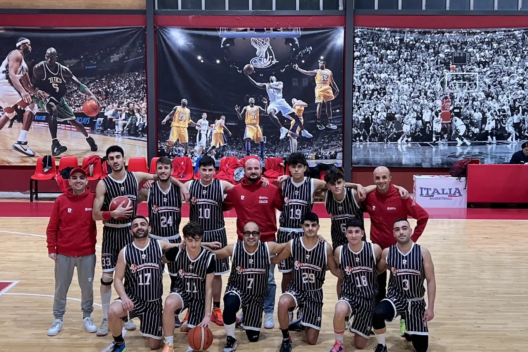 Il roster al completo del Basket Serramanna (foto concessa dal Basket Serramanna)
