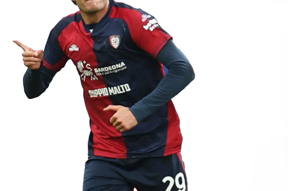 Cagliari's Gennaro Borrelli jubilates after scoring the 1-1 goal during the Italian Serie A soccer match Cagliari calcio vs Genoa CFC at the Unipol Domus in Cagliari, Italy, 22 November 2025. ANSA/FABIO MURRU