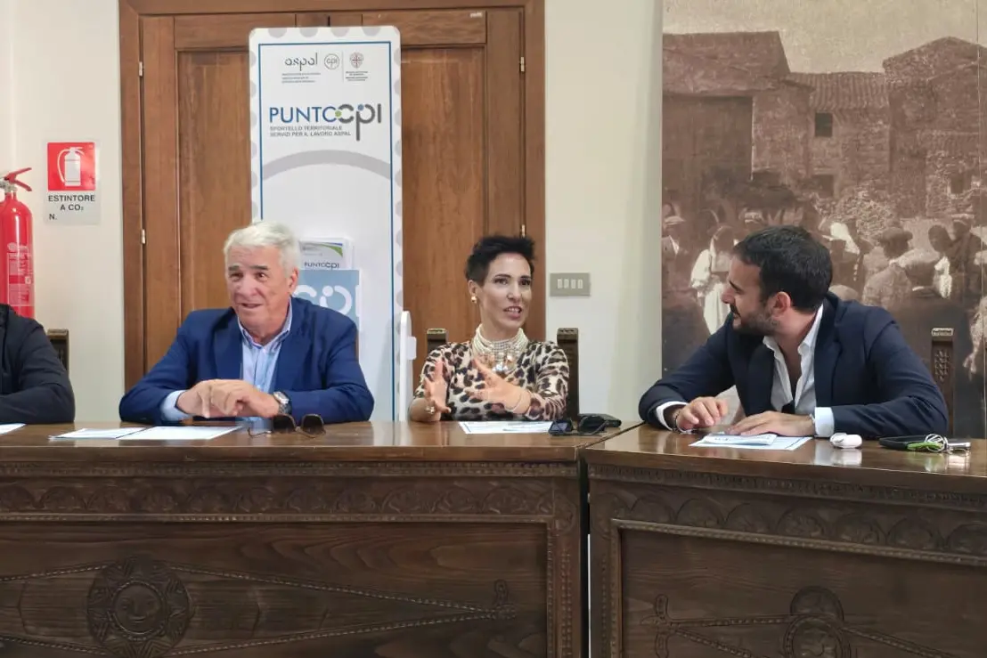 L'assessora Manca al centro per l'impiego di Samugheo