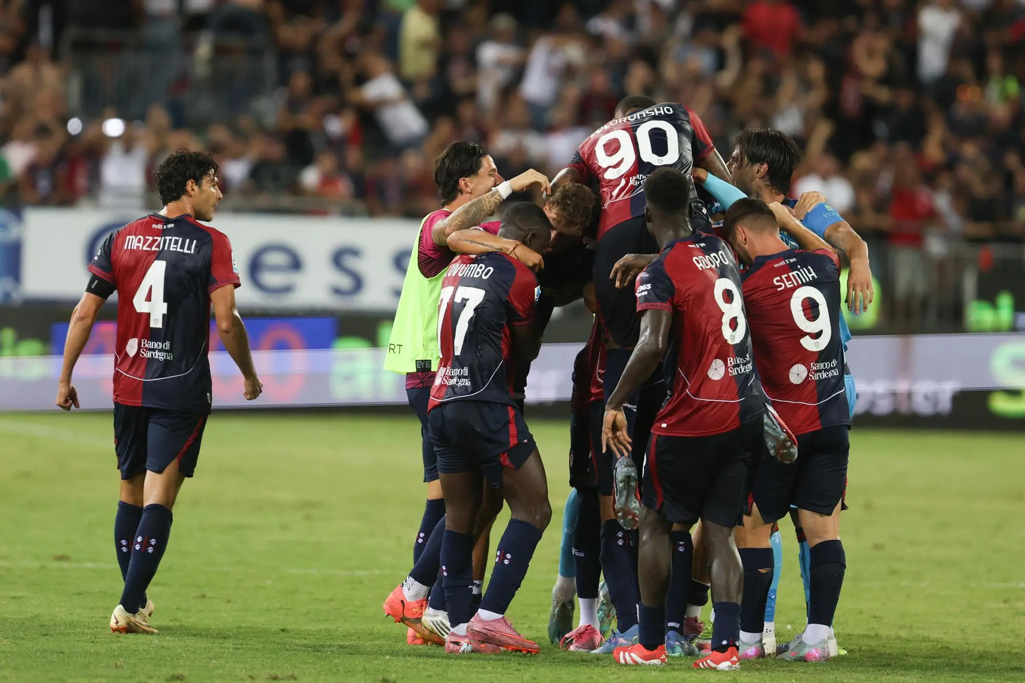 Cagliari's players jubilates after scoring the goal 1-1 of Sebastiano Luperto during the Italian Serie A soccer match Cagliari calcio vs ACF Fiorentina at the Unipol domus in Cagliari, Italy, 24 August 2025 ANSA/FABIO MURRU