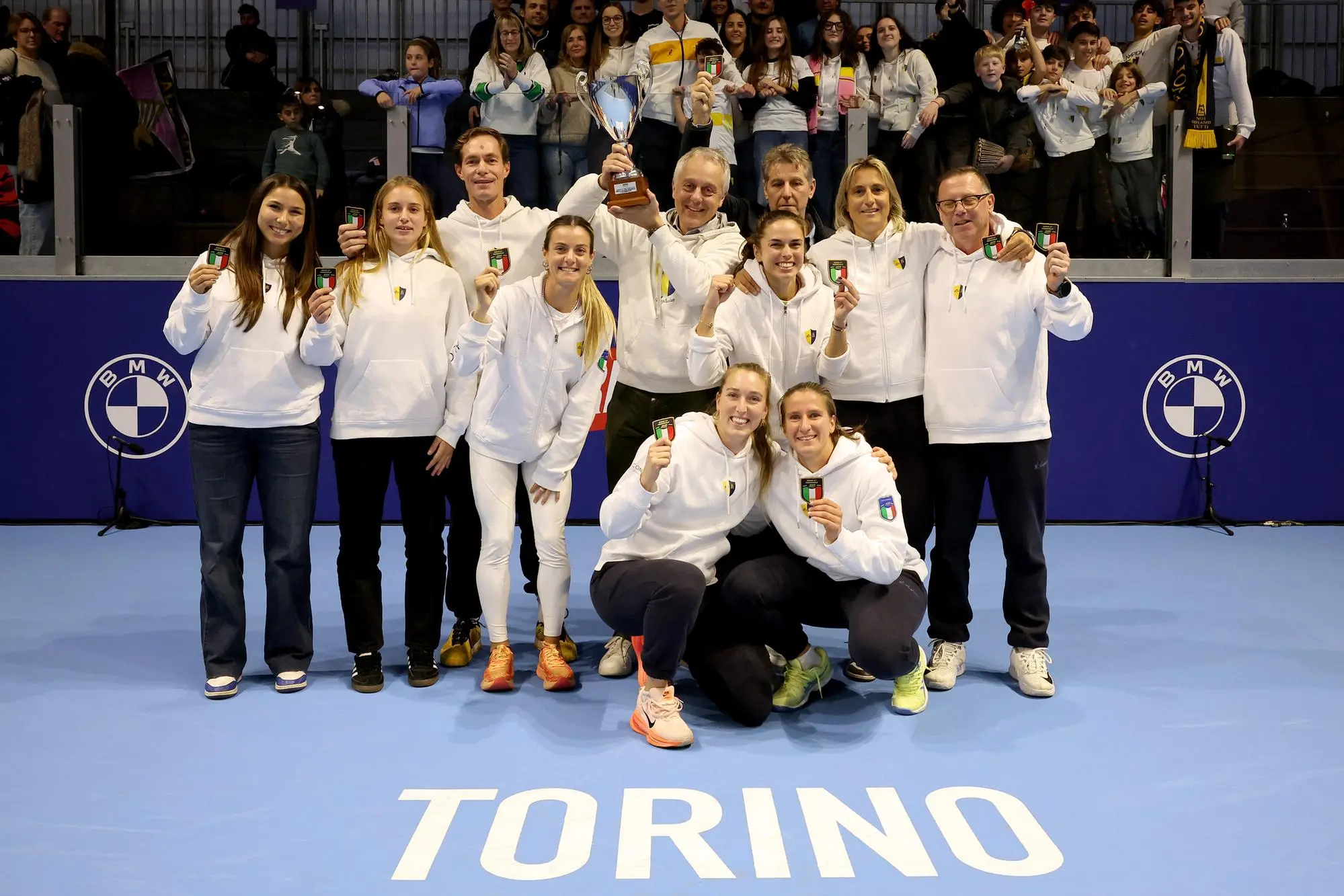 Le campionesse d'Italia dell'At Verona festeggiano lo scudetto (Foto Fitp)