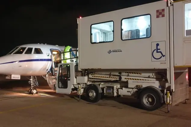 Un momento del trasporto (foto Aeronautica militare)