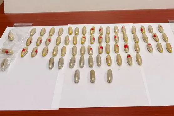 Gli ovuli di eroina recuperati dalla Polizia di Stato