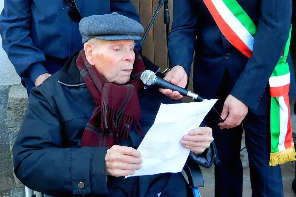 Giovanni Mulliri durante le celebrazioni del 4 novembre