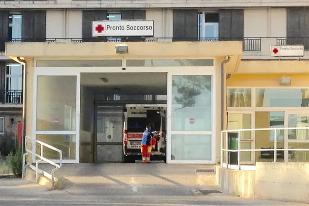 L'ingresso di un pronto soccorso in Sardegna (L'Unione Sarda)
