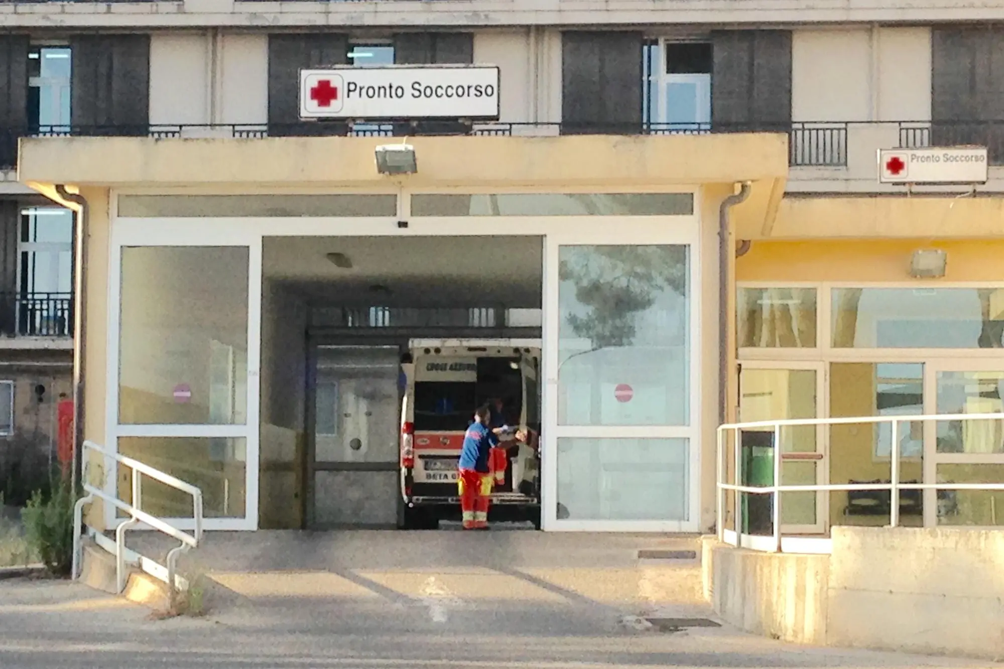 L'ingresso di un pronto soccorso in Sardegna  (L'Unione Sarda)