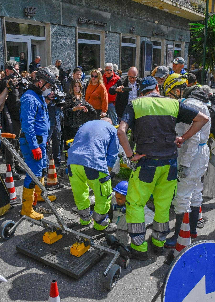 Rapina da film in banca, caccia ai ladri