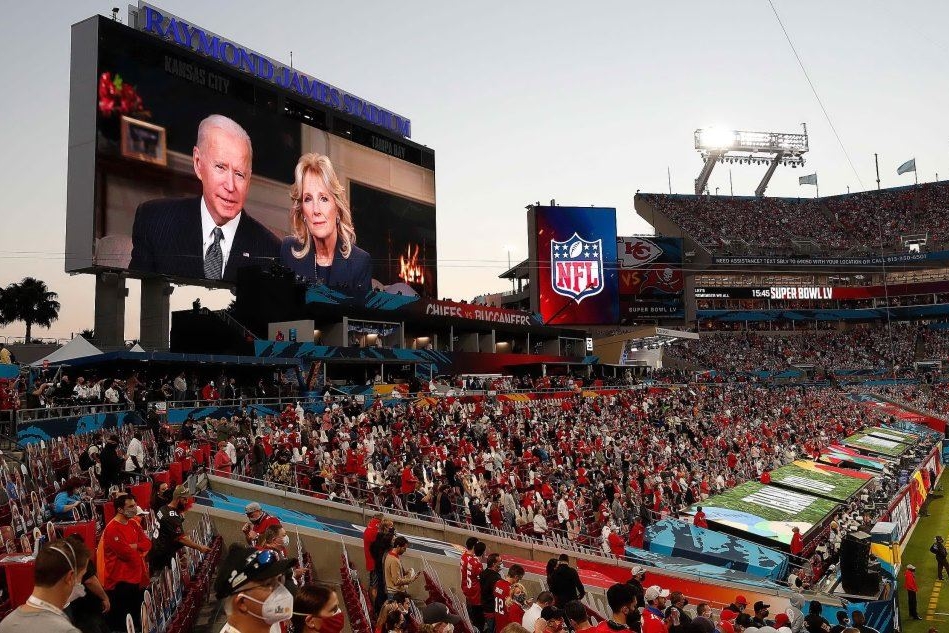 Il messaggio di Joe e Jill Biden al Super Bowl (Ansa)