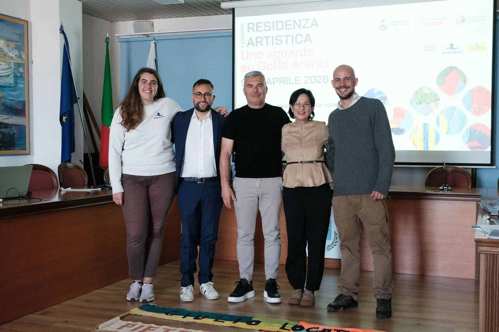 Giulio Locatelli durante la presentazione di “Uno sguardo su Golfo Aranci” (foto Frank Shouter)