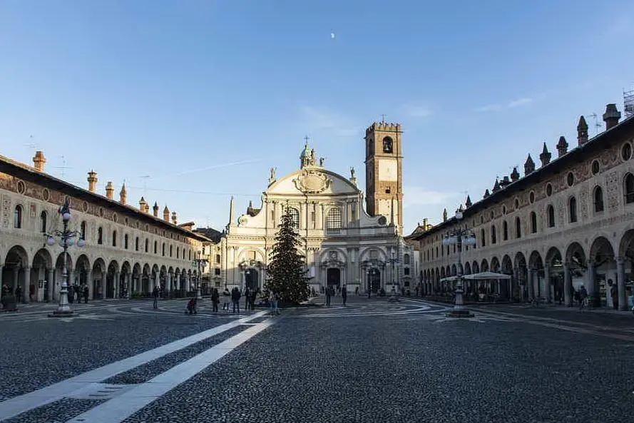Vigevano, piazza Ducale (foto Pixabay)