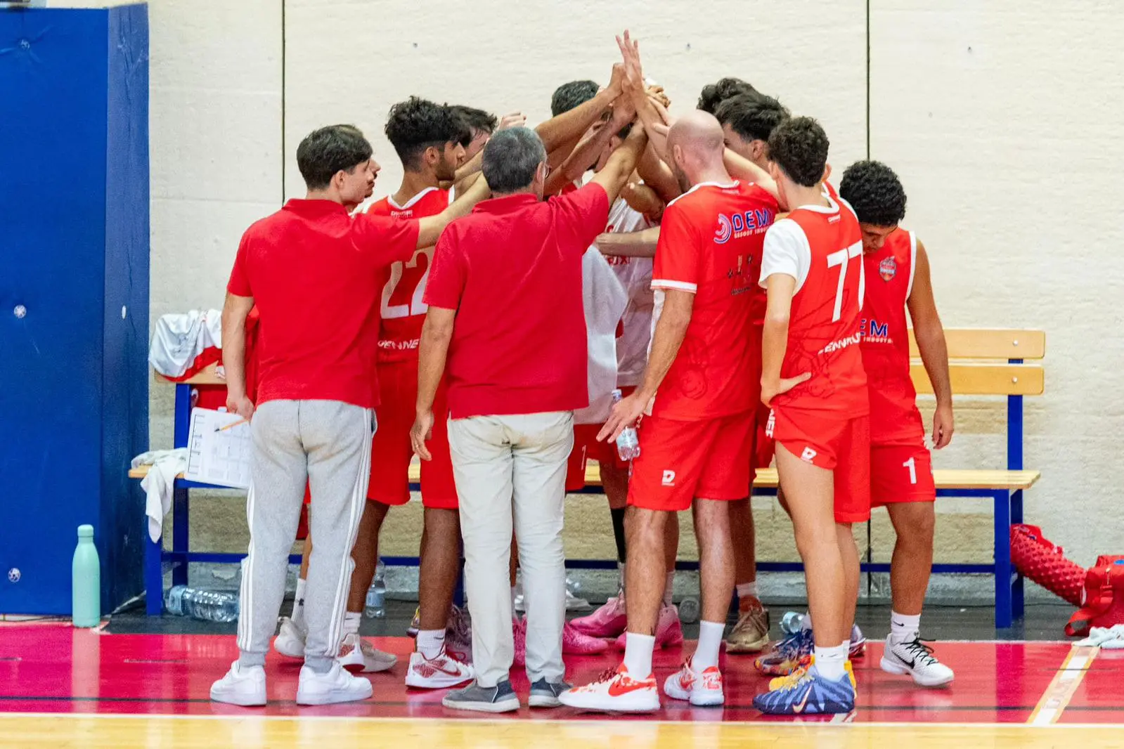 Un'immagine del Genneruxi Cagliari prima dell'inizio di una gara (foto concessa)