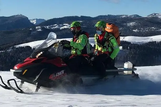 Una motoslitta del soccorso alpino