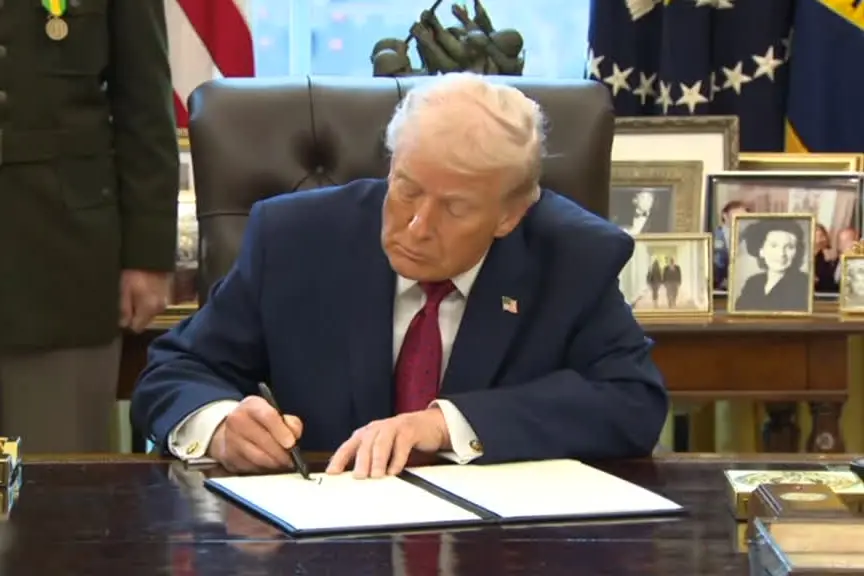 Trump firma ordine esecutivo: "Fentanyl arma di distruzione di massa"