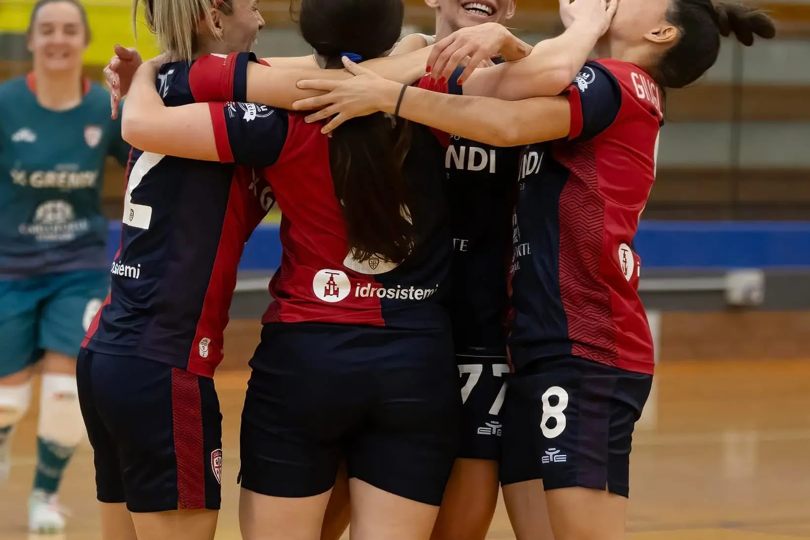 Un’esultanza del Cagliari calcio a 5 femminile (foto Cagliari c5 femminile)