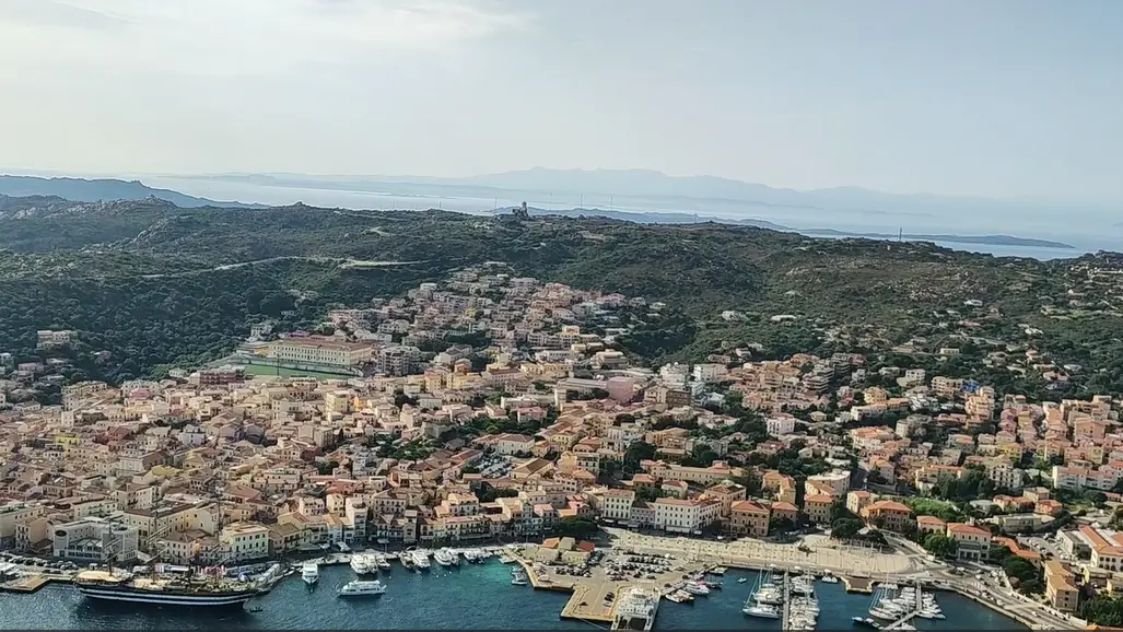 https://immagini.unionesarda.it/version/c:MTE2OTljOTAtNTY2Ni00:YWQzNDA0YWItMDRjNi00/image.webp?f=16:9