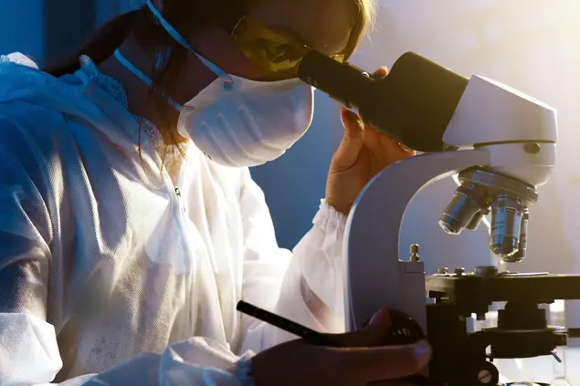 Un laboratorio (Archivio L'Unione Sarda)