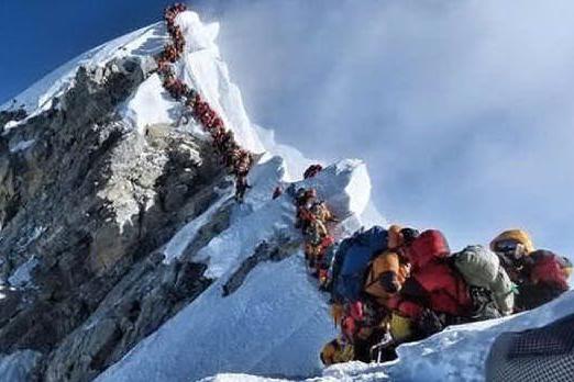 Everest sovraffollato, sette alpinisti morti in pochi giorni