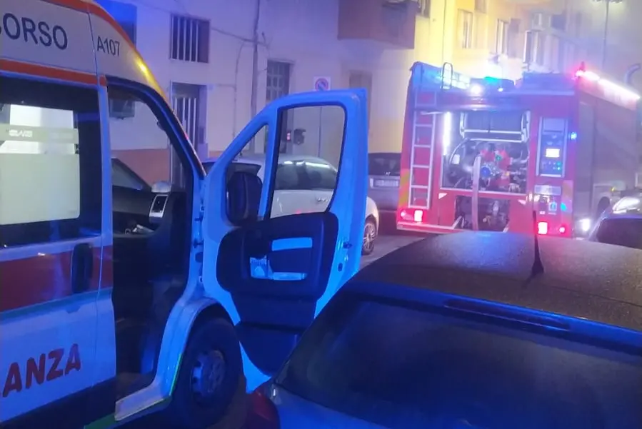Vigili del fuoco e ambulanze sul posto (foto Vercelli)