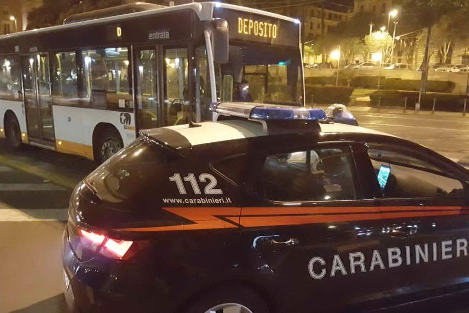 Autoerotismo sul bus: Cagliari, 50enne in manette