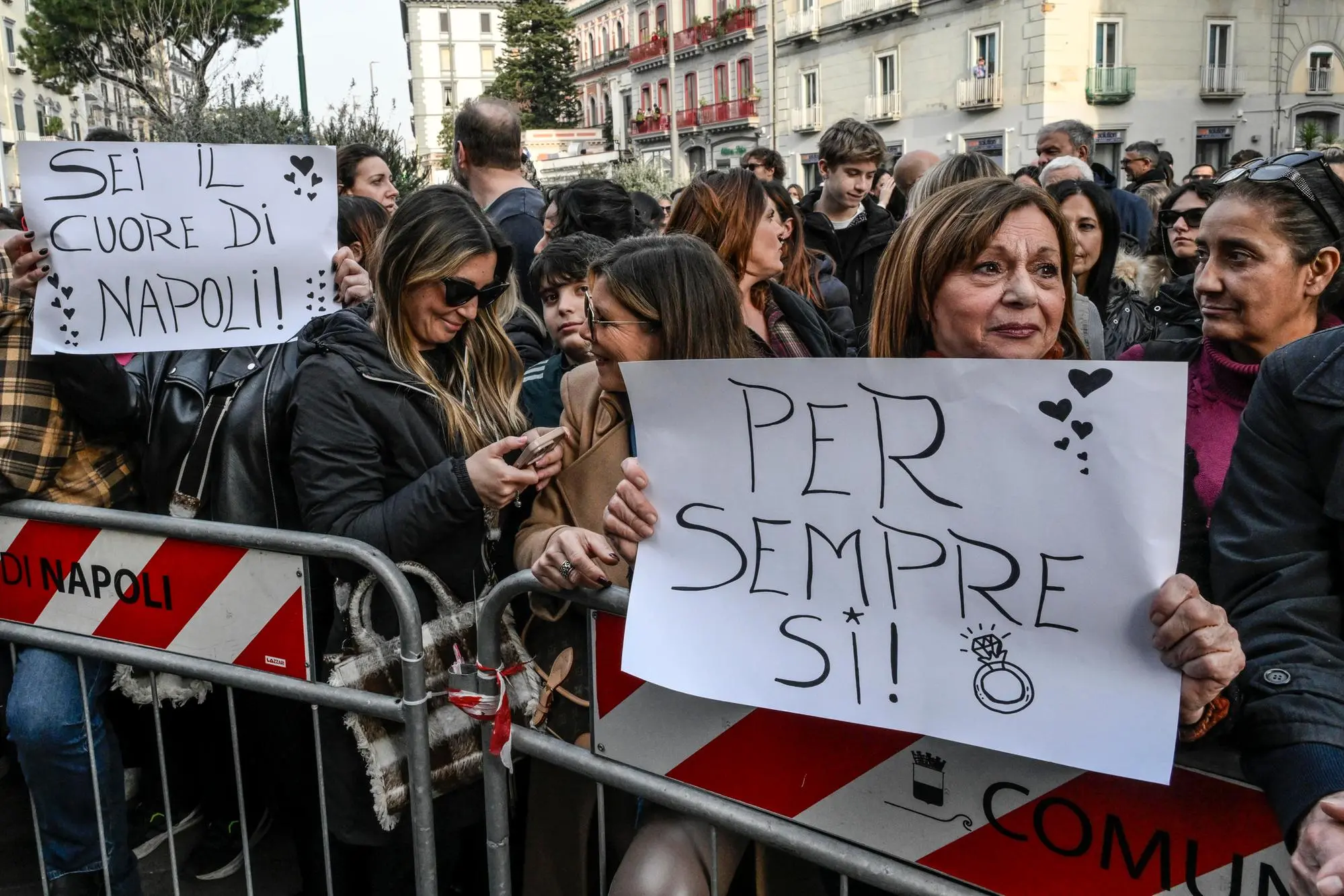 Sal Da Vinci torna a Napoli dopo la vittoria a Sanremo (Ansa)