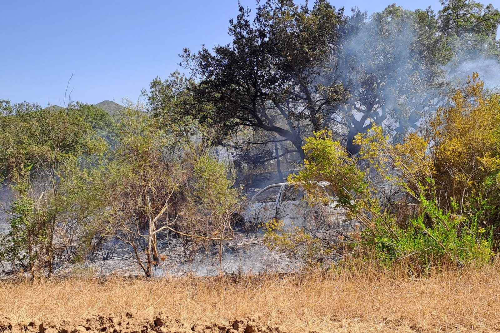 Carbonia, auto in fiamme a Barbusi: è la quarta in due mesi