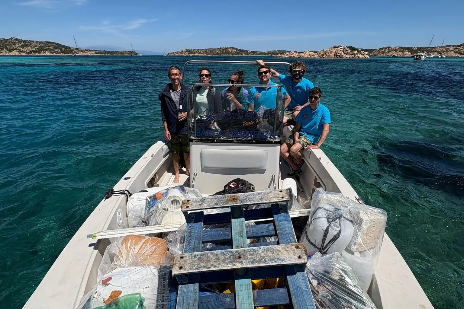 La Maddalena, rifiuti raccolti (foto "Un arcipelago senza plastica")