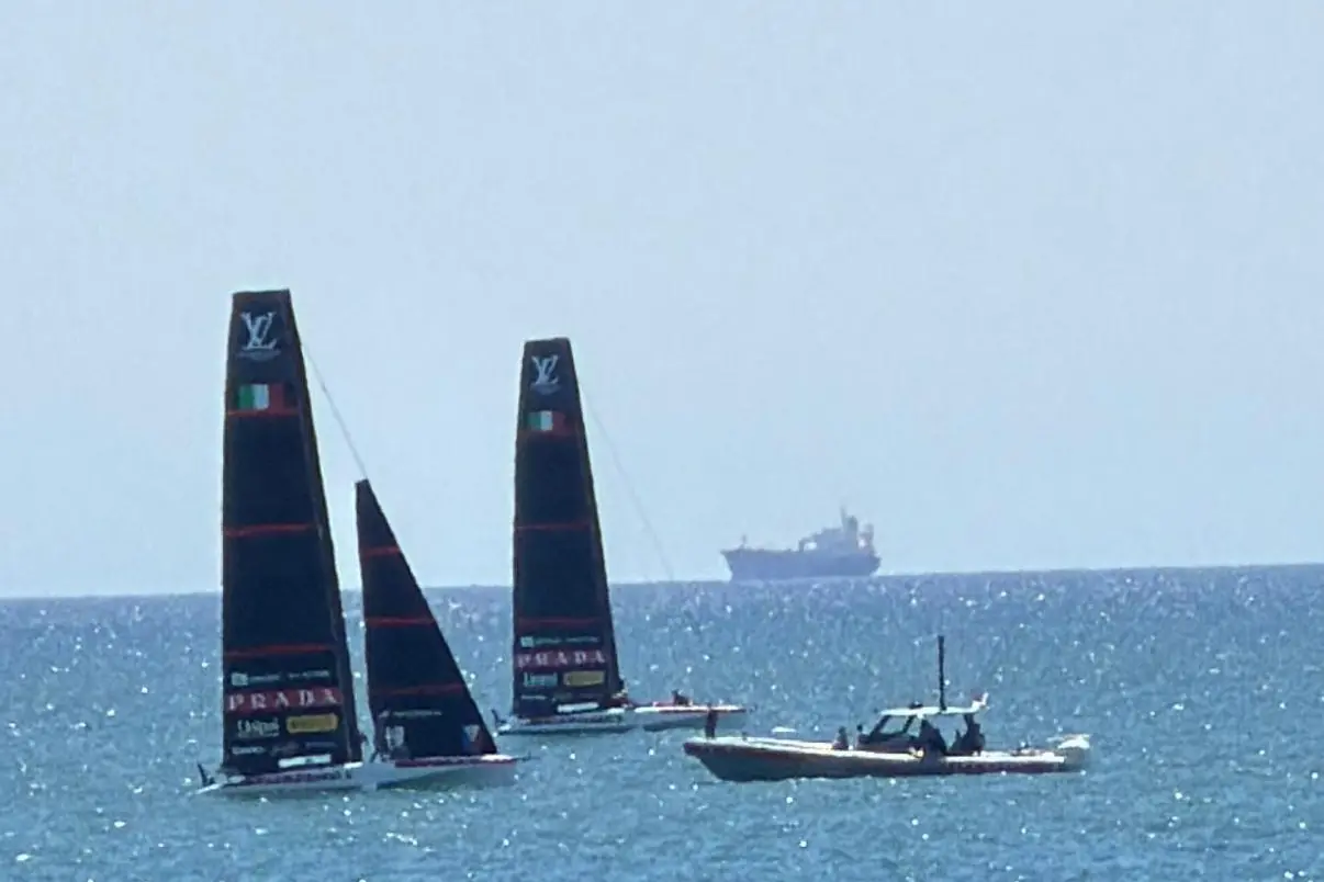 America's Cup, cinque team pronti a sfidarsi nel Golfo degli Angeli