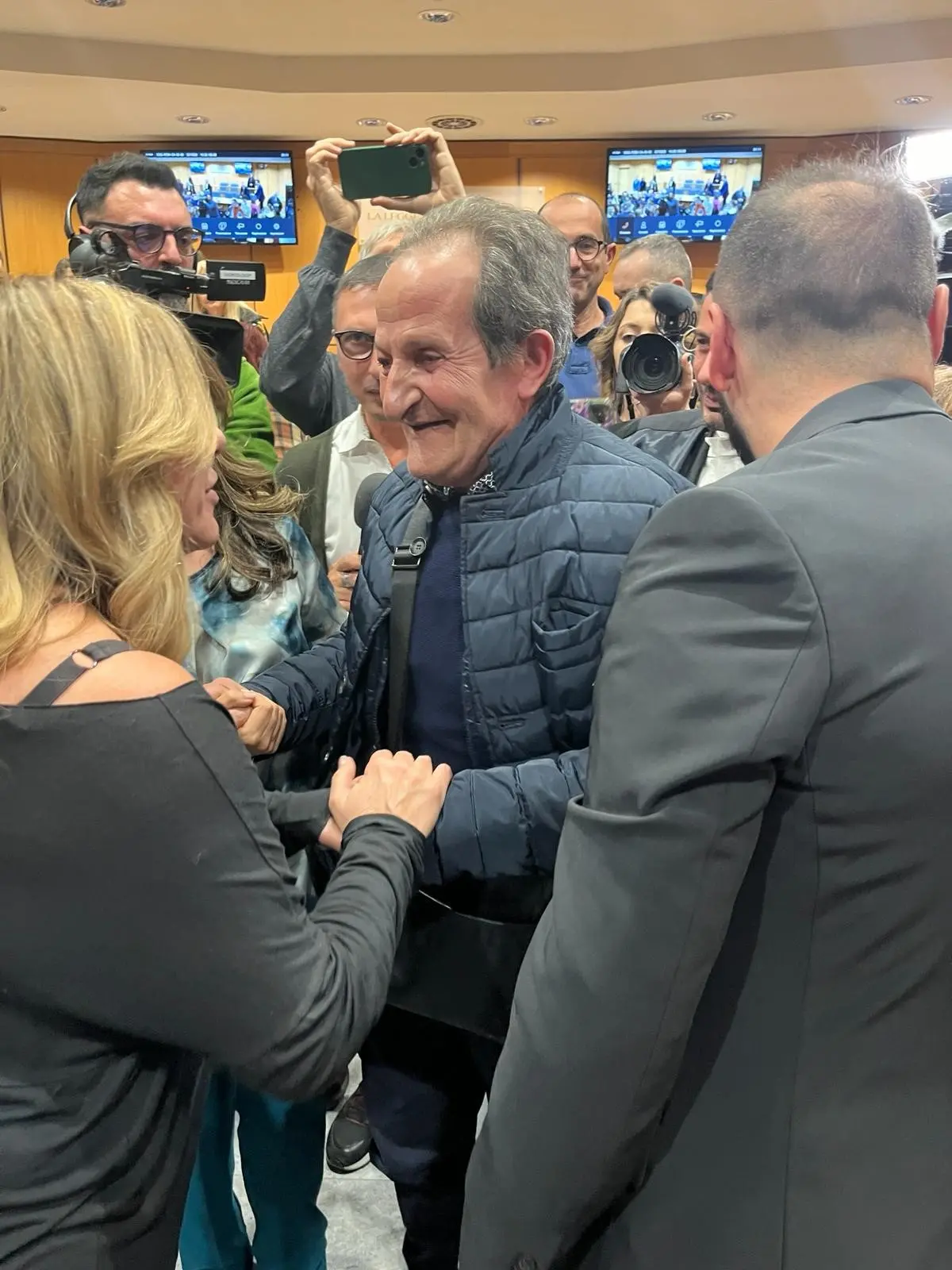 Beniamino Zuncheddu festeggia l'assoluzione in Appello a Roma