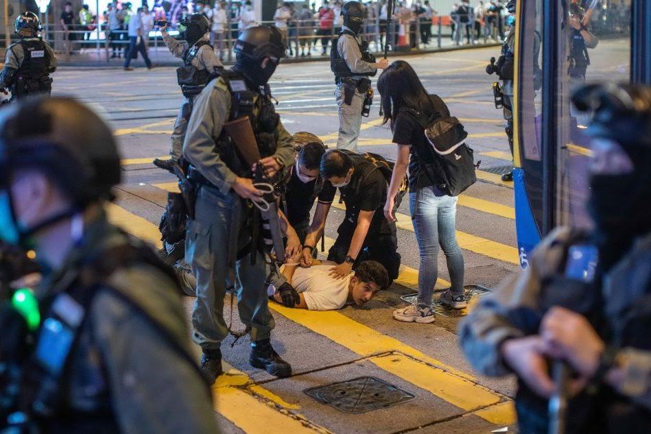 Hong Kong, tornano le proteste: il flash mob &quot;We can't breathe&quot;