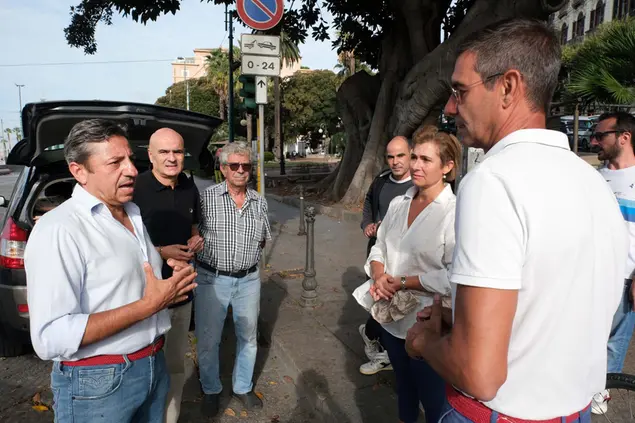 Antonio Durzu, primo da sinistra, parteciperà alla notte delle edicole (foto Ungari)