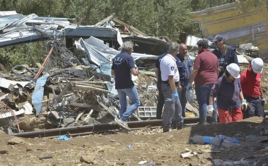 È una strage: 23 vittime e 50 feriti