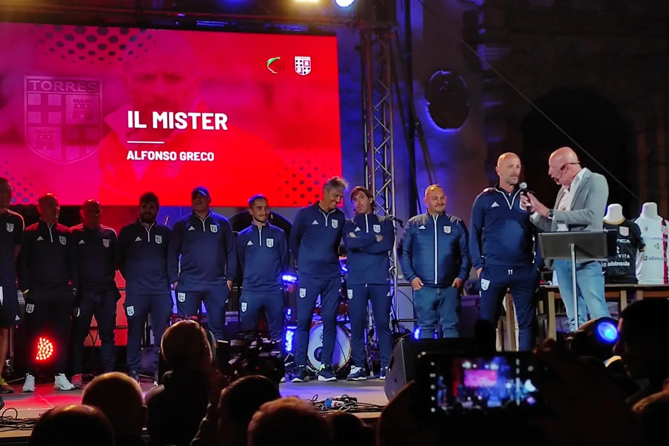 Il tecnico Greco alla presentazione della squadra (foto Marras)