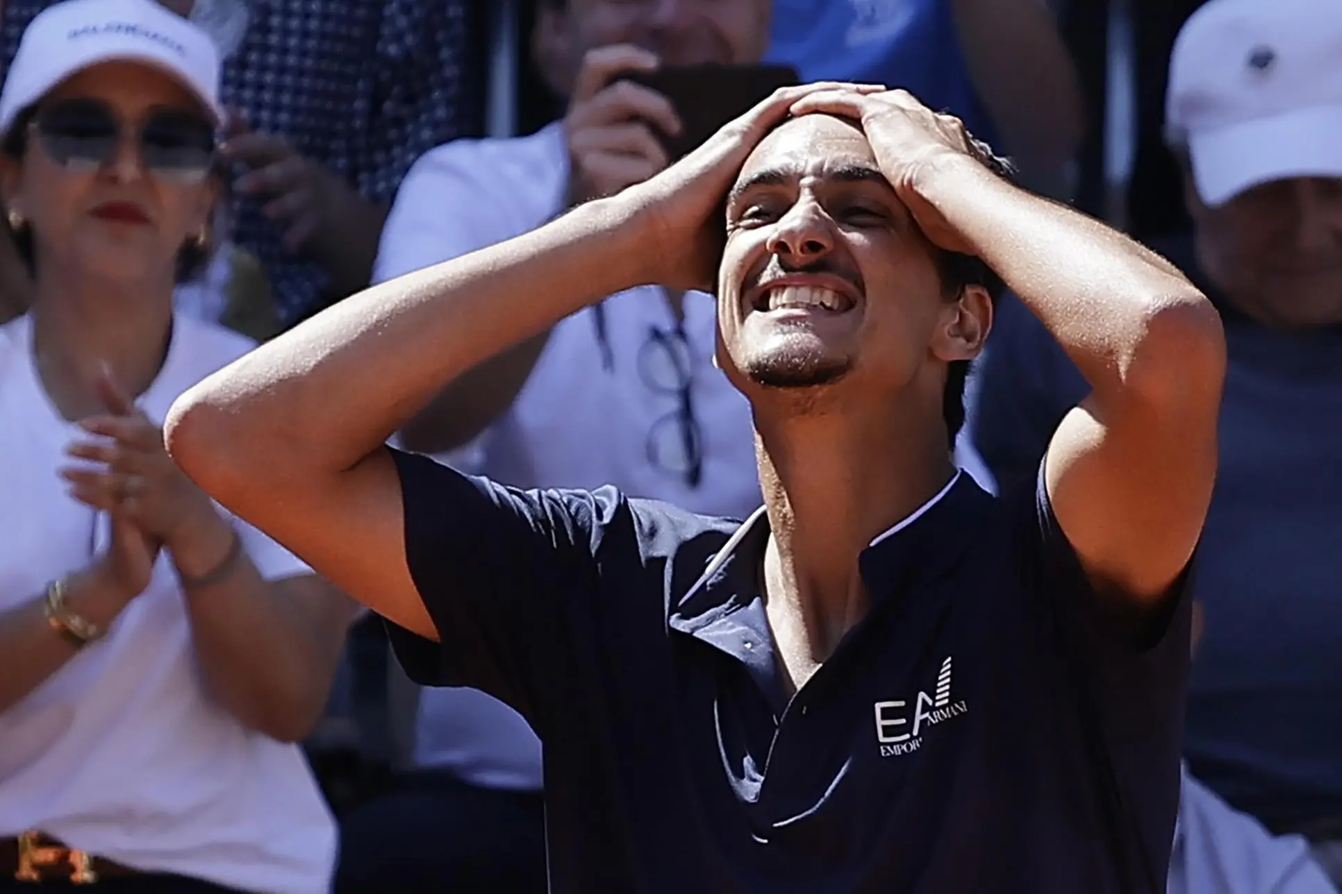 epa10668960 Lorenzo Sonego of Italy celebrates after winning the Men's Singles 3rd round match against Andrey Rublev of Russia during the French Open Grand Slam tennis tournament at Roland Garros in Paris, France, 02 June 2023. Sonego won in five sets. EPA/CHRISTOPHE PETIT TESSON