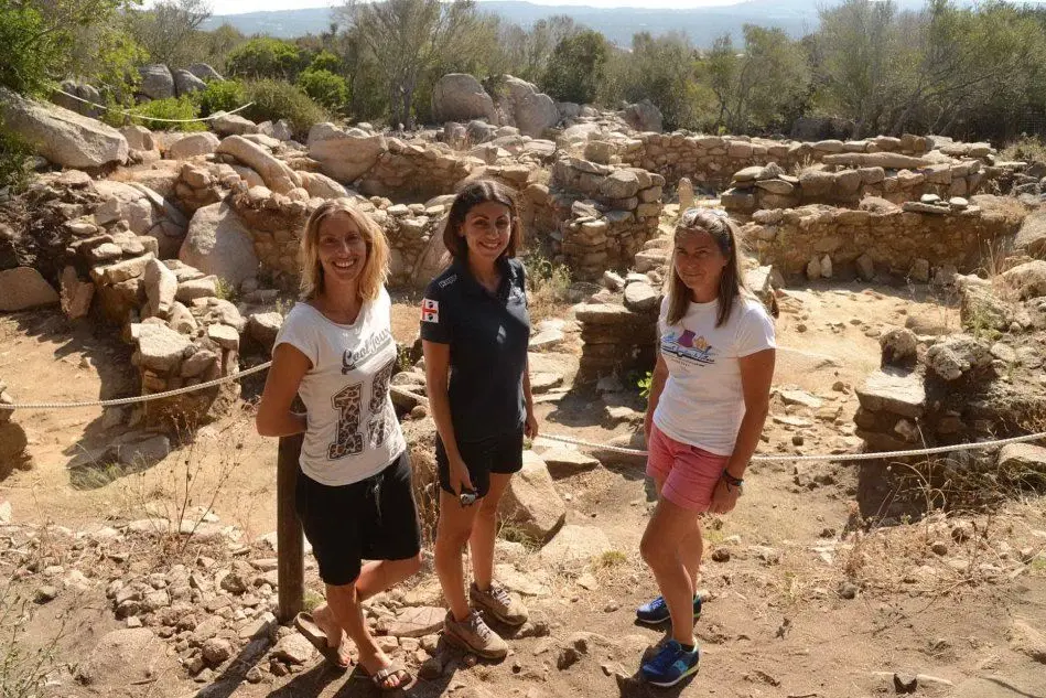 Le fondatrici della Cooltour Alessia, Stefania e Arianna nel sito archeologico &quot;Lu Brandali&quot;