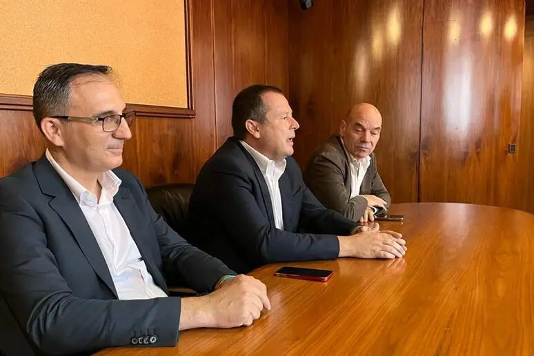 Tunis annuncia le dimissioni (foto Ansa)